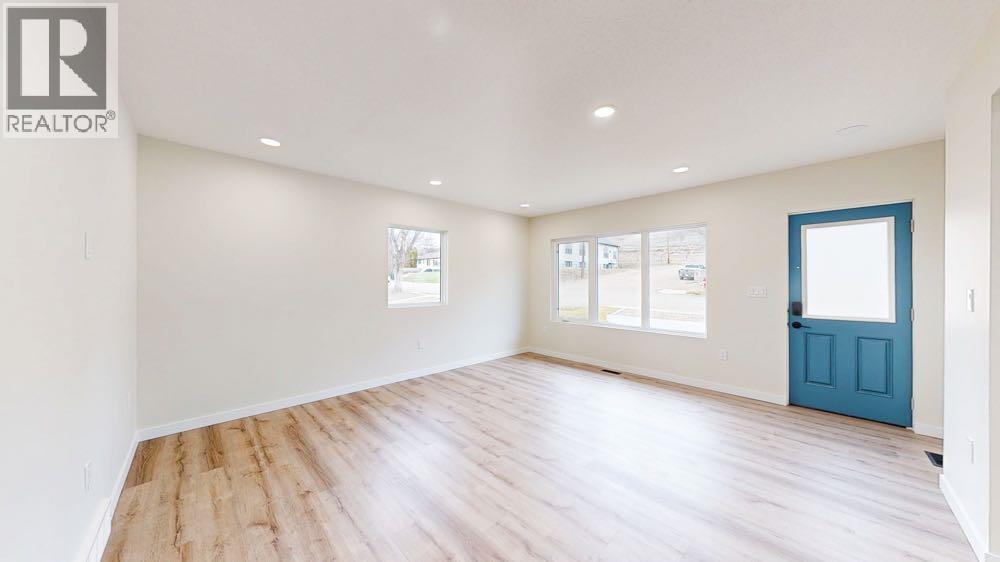 377 4 Street NW, Medicine Hat, Alberta  T1A 6M7 - Photo 6 - A2302835