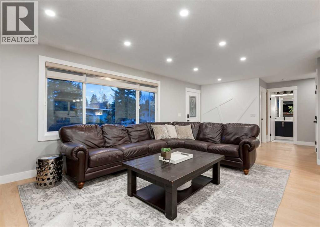 4627 Verona Drive NW, Calgary, Alberta  T3A 0P5 - Photo 7 - A2301023