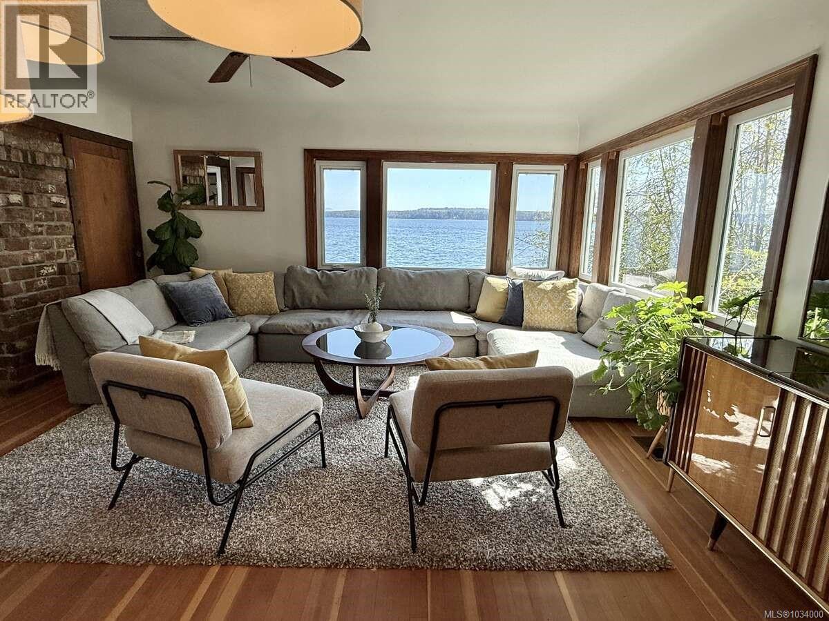 5696 Island Hwy S, Union Bay, British Columbia