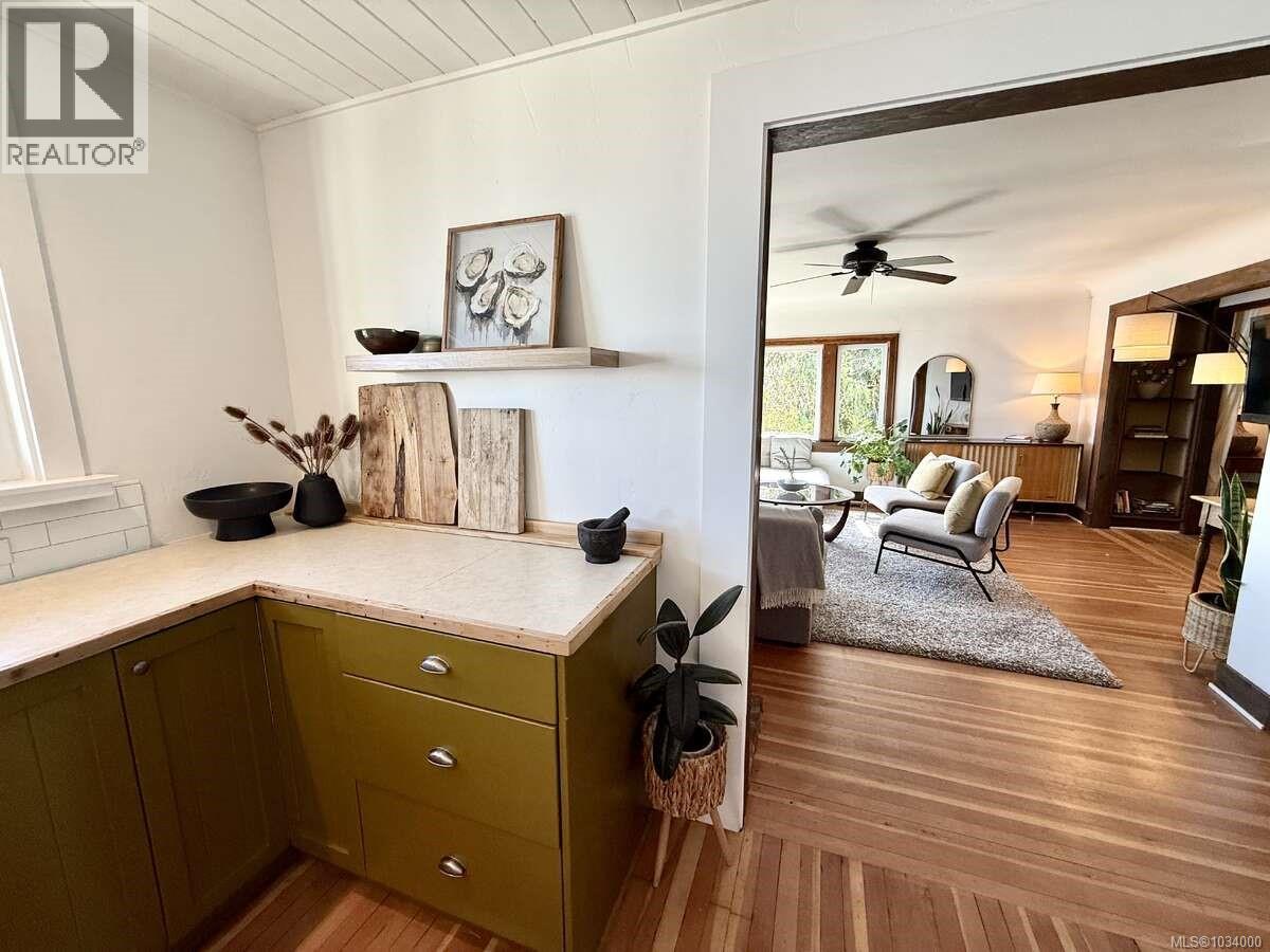 5696 Island Hwy S, Union Bay, British Columbia  V0R 3B0 - Photo 18 - 1034000