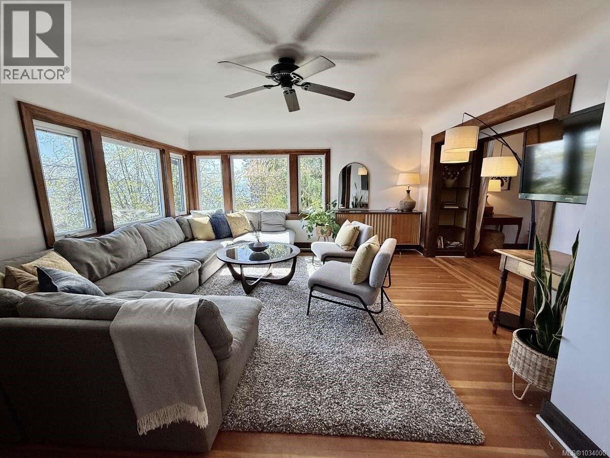 5696 Island Hwy S, Union Bay, British Columbia  V0R 3B0 - Photo 2 - 1034000