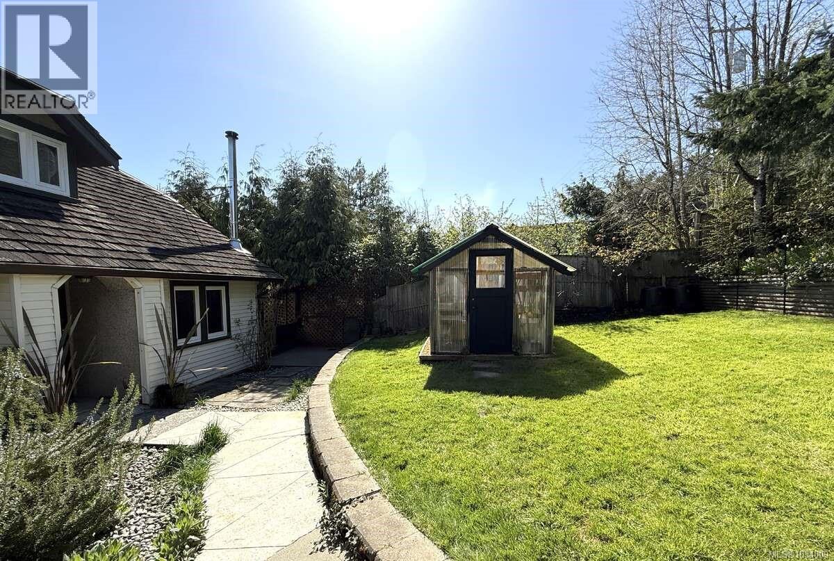 5696 Island Hwy S, Union Bay, British Columbia  V0R 3B0 - Photo 20 - 1034000