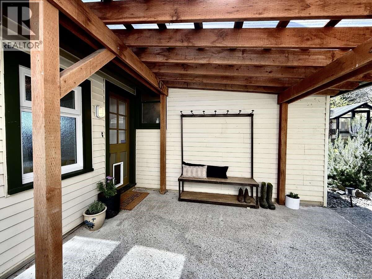 5696 Island Hwy S, Union Bay, British Columbia  V0R 3B0 - Photo 21 - 1034000