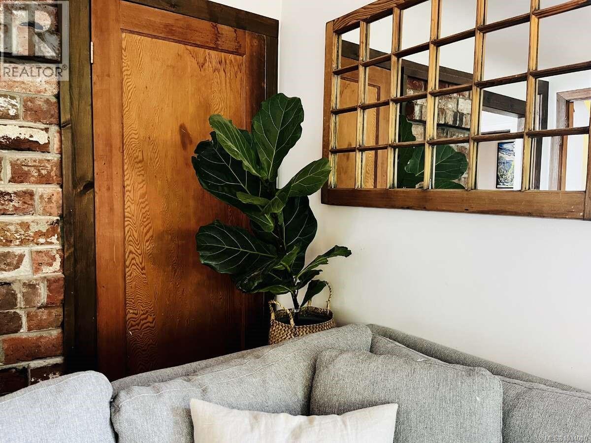 5696 Island Hwy S, Union Bay, British Columbia  V0R 3B0 - Photo 34 - 1034000