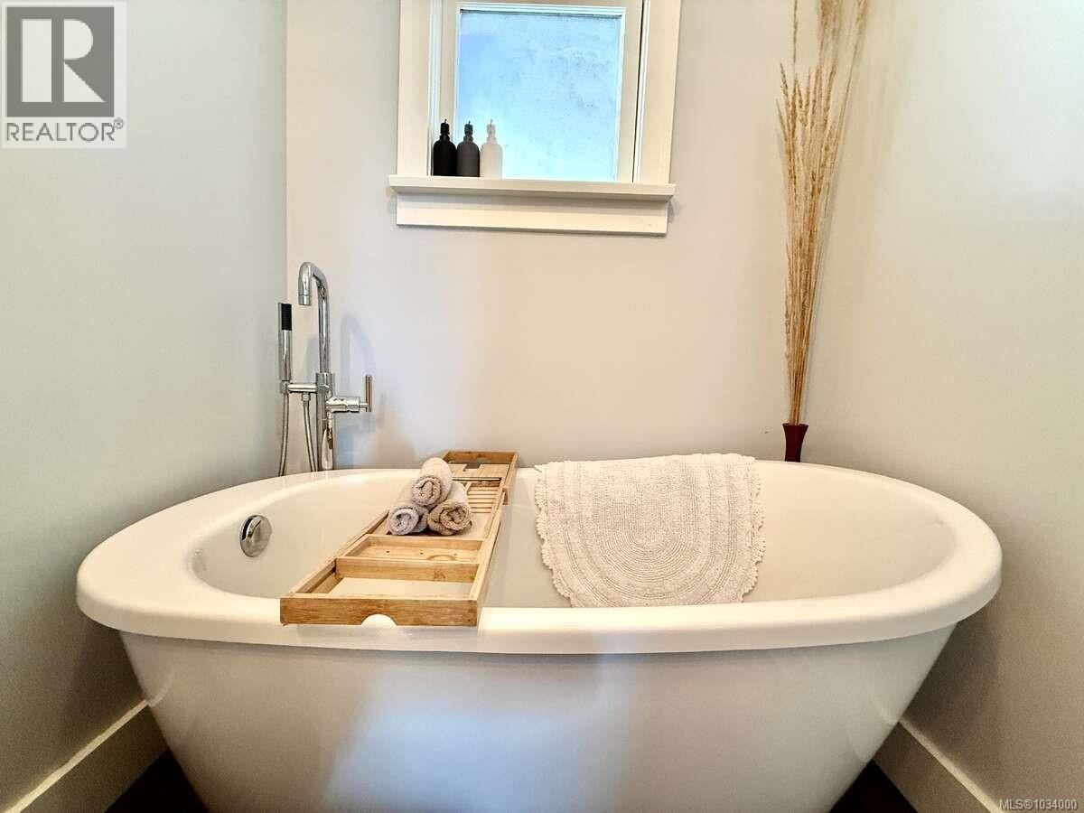 5696 Island Hwy S, Union Bay, British Columbia  V0R 3B0 - Photo 41 - 1034000