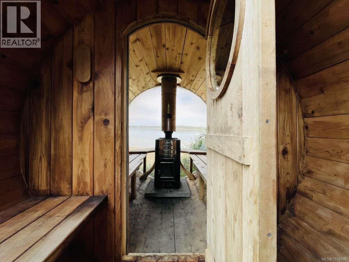 5696 Island Hwy S, Union Bay, British Columbia  V0R 3B0 - Photo 46 - 1034000