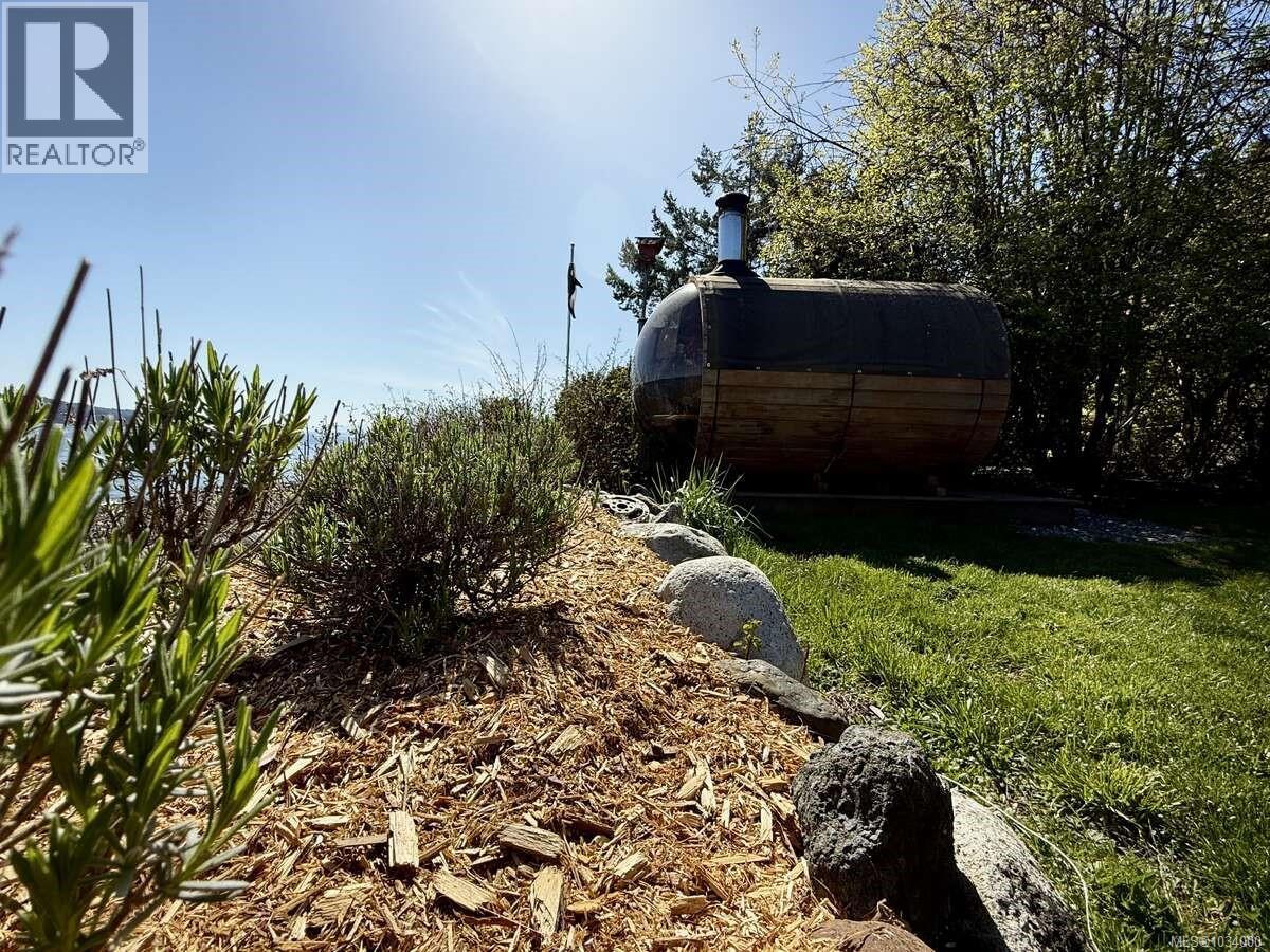 5696 Island Hwy S, Union Bay, British Columbia  V0R 3B0 - Photo 55 - 1034000