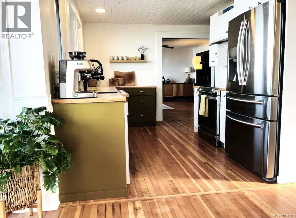 5696 Island Hwy S, Union Bay, British Columbia  V0R 3B0 - Photo 7 - 1034000