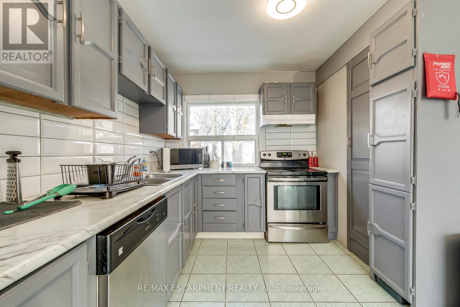 142 Ewen Road, Hamilton, Ontario  L8S 3C7 - Photo 13 - X12828988