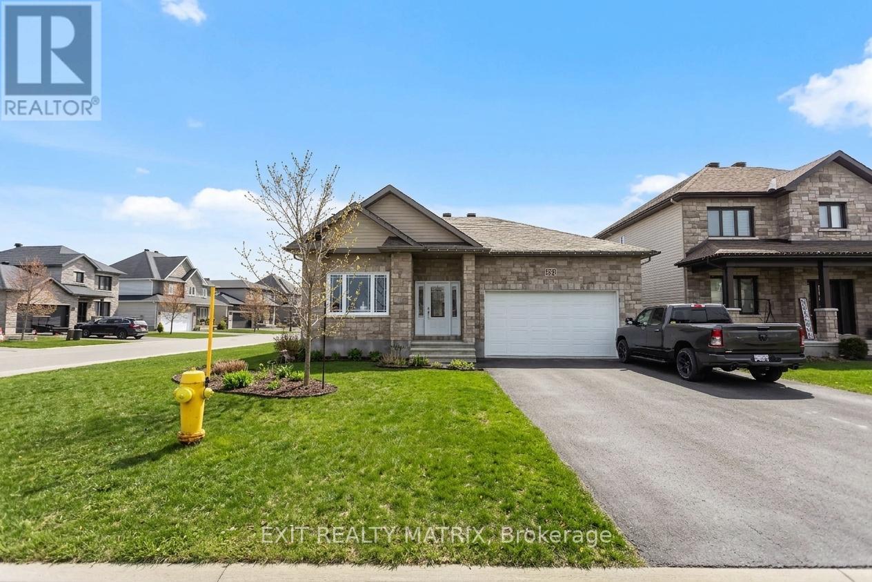 484 Bruges Street, Russell, Ontario  K0A 1W0 - Photo 2 - X12995402