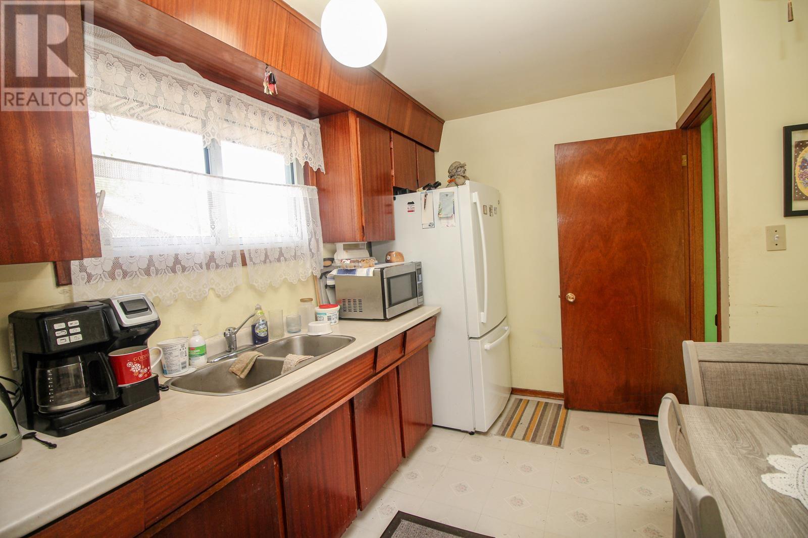 20 Lawson Ave, Sault Ste. Marie, Ontario  P6B 4E9 - Photo 11 - SM260810