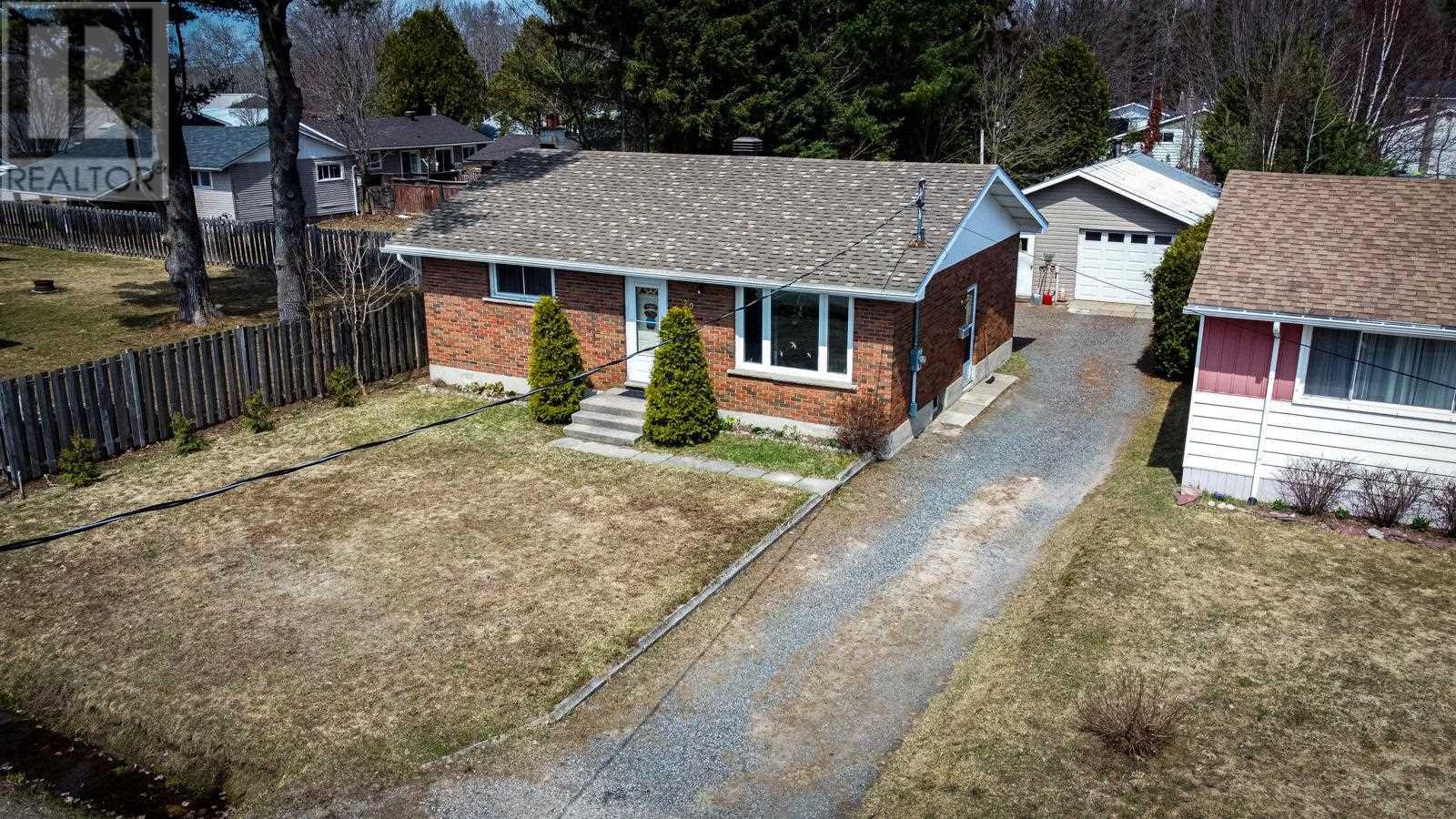 20 Lawson Ave, Sault Ste. Marie, Ontario  P6B 4E9 - Photo 2 - SM260810