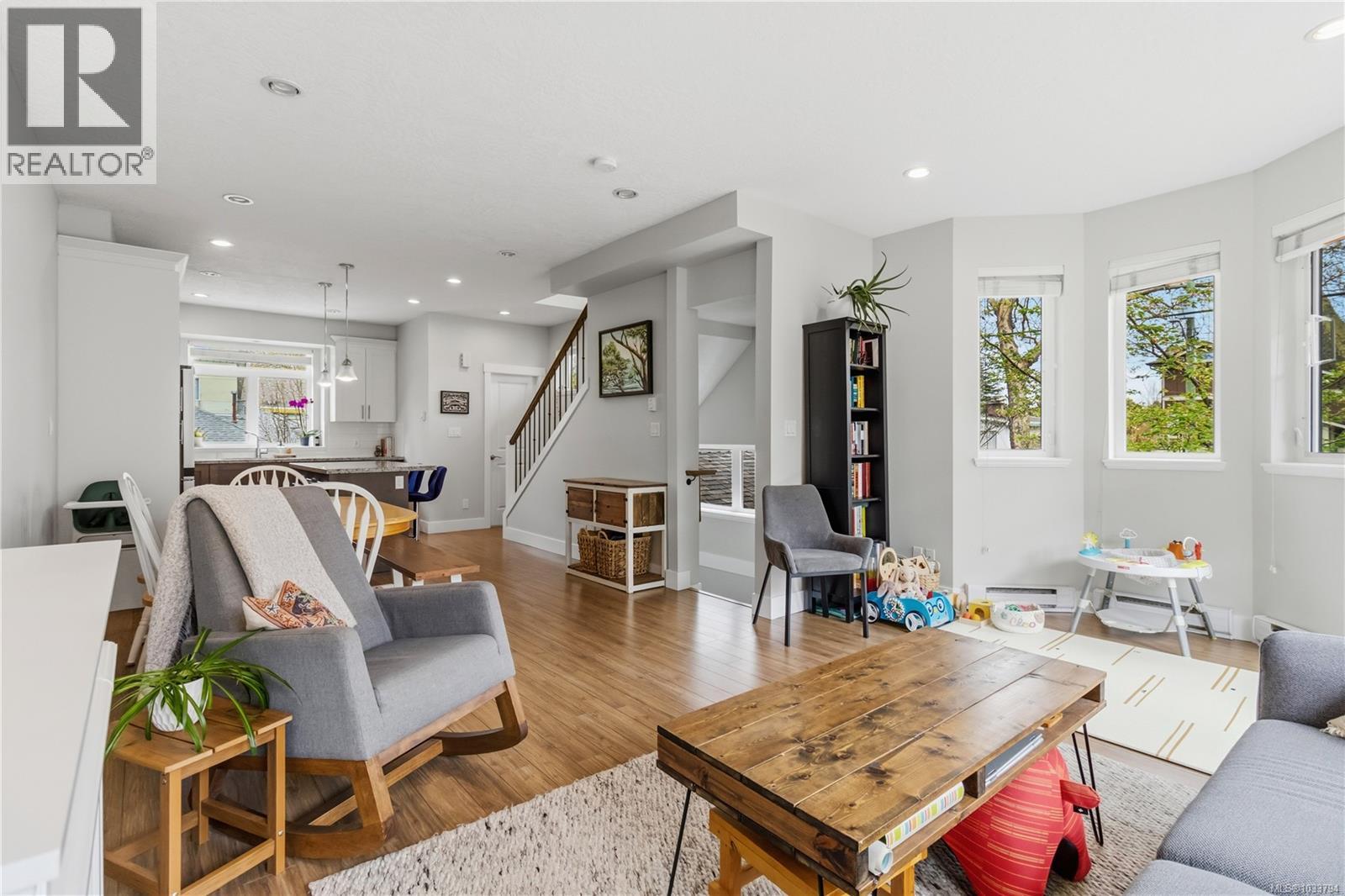 1 2918 Shelbourne St, Victoria, British Columbia  V8R 4M6 - Photo 14 - 1033794