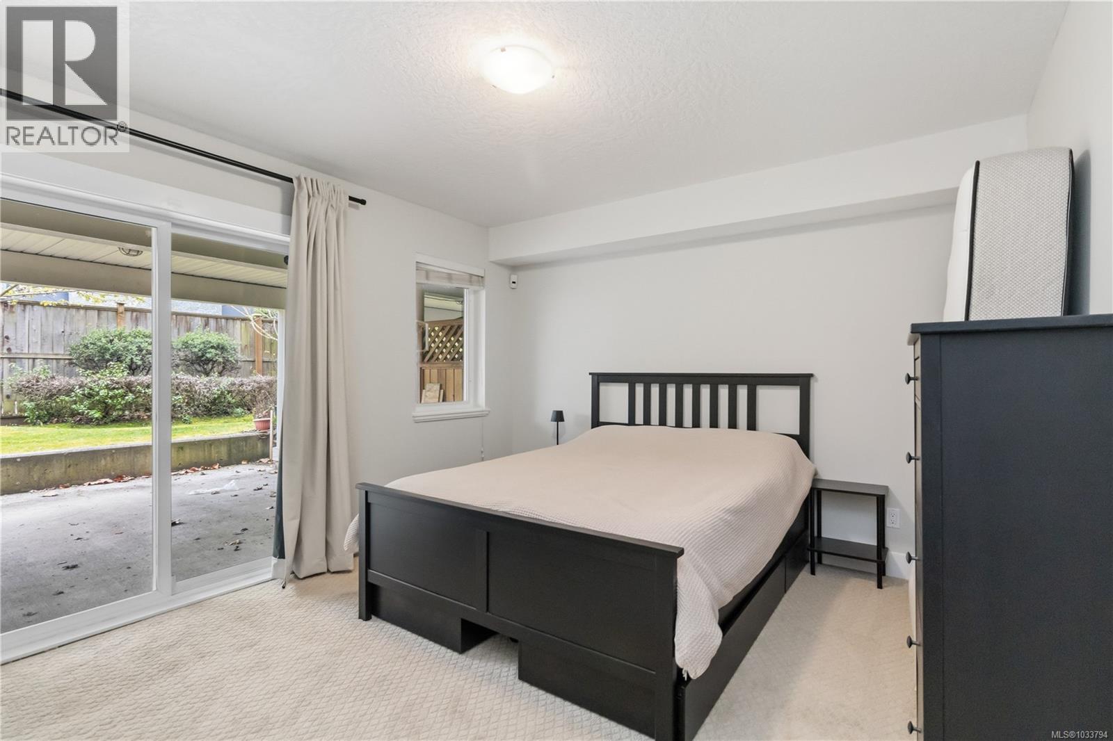1 2918 Shelbourne St, Victoria, British Columbia  V8R 4M6 - Photo 38 - 1033794