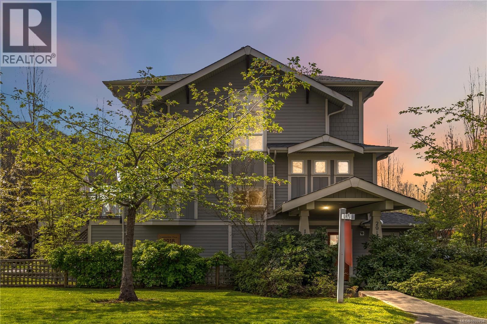 1 2918 Shelbourne St, Victoria, British Columbia  V8R 4M6 - Photo 2 - 1033794