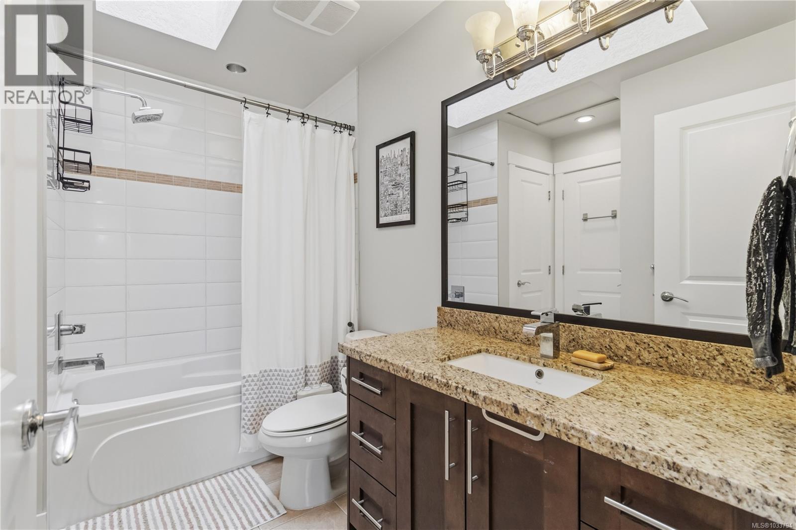 1 2918 Shelbourne St, Victoria, British Columbia  V8R 4M6 - Photo 32 - 1033794
