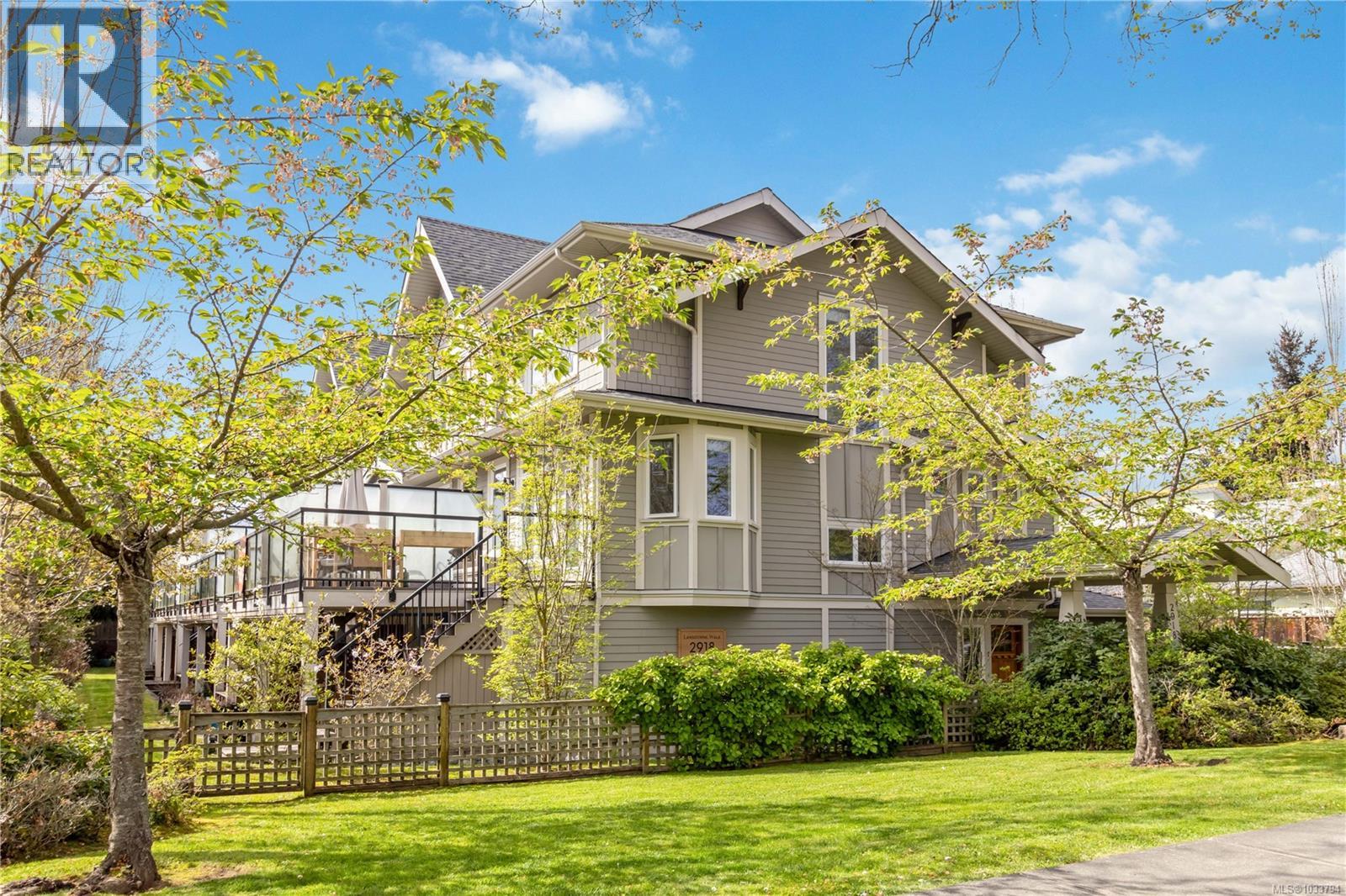 1 2918 Shelbourne St, Victoria, British Columbia  V8R 4M6 - Photo 3 - 1033794