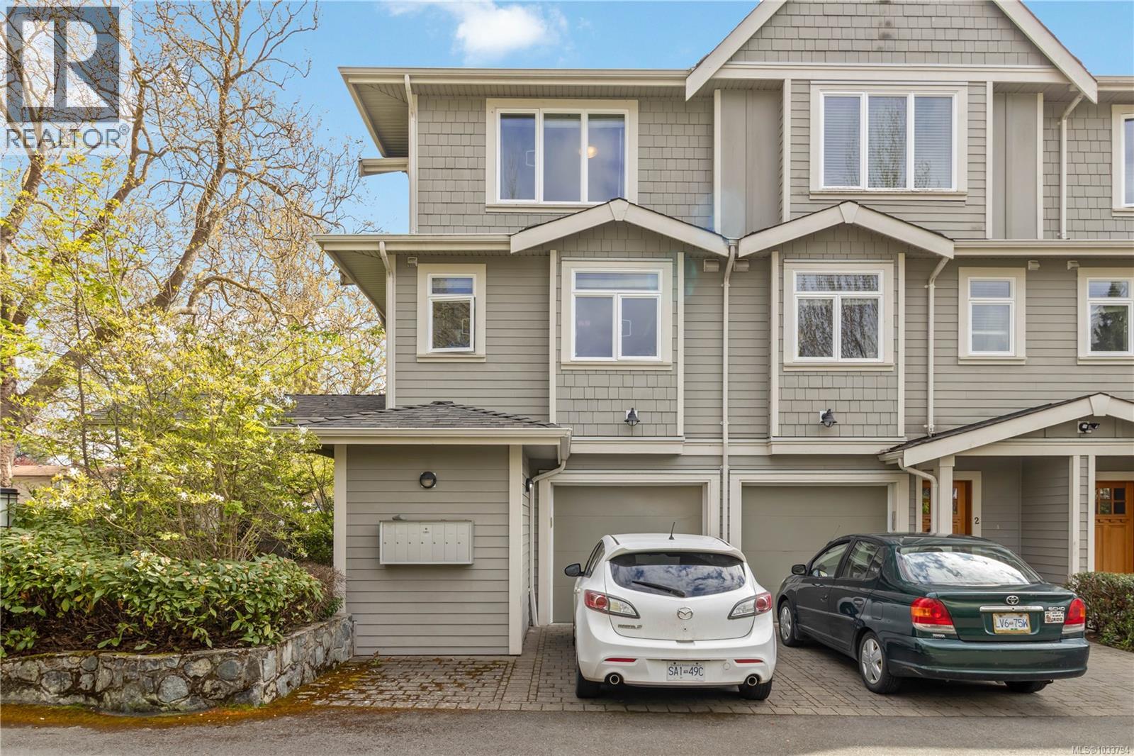 1 2918 Shelbourne St, Victoria, British Columbia  V8R 4M6 - Photo 4 - 1033794