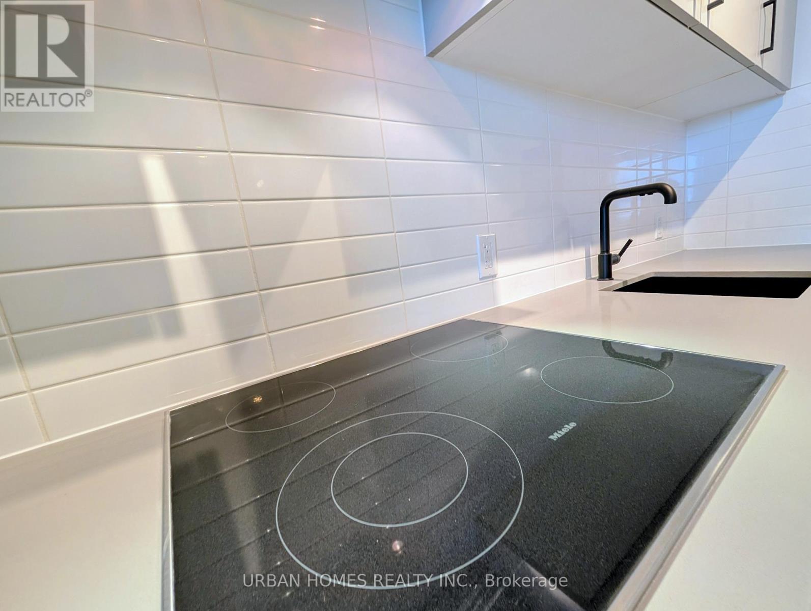 1901 - 5 Quarrington Lane, Toronto, Ontario  M3C 0S4 - Photo 4 - C13059946