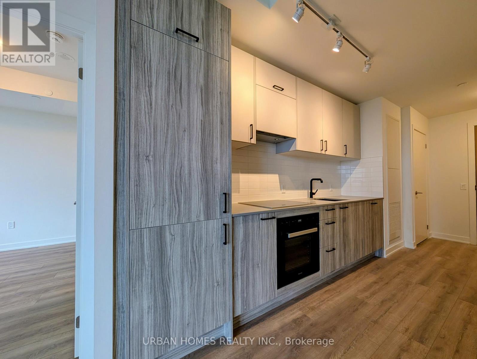 1901 - 5 Quarrington Lane, Toronto, Ontario  M3C 0S4 - Photo 5 - C13059946