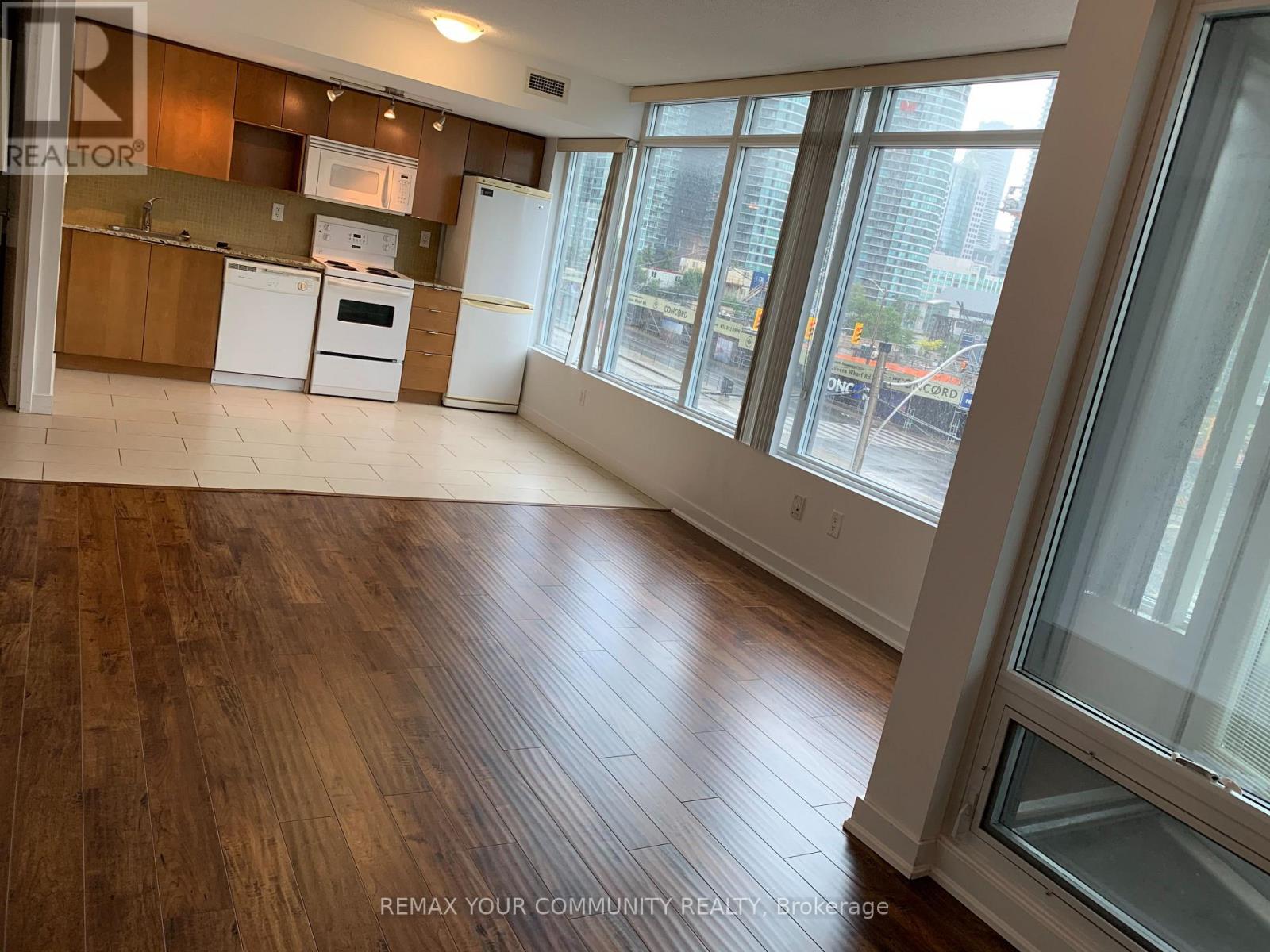 518 - 15 Brunel Court, Toronto, Ontario  M5V 3Y6 - Photo 2 - C13060060