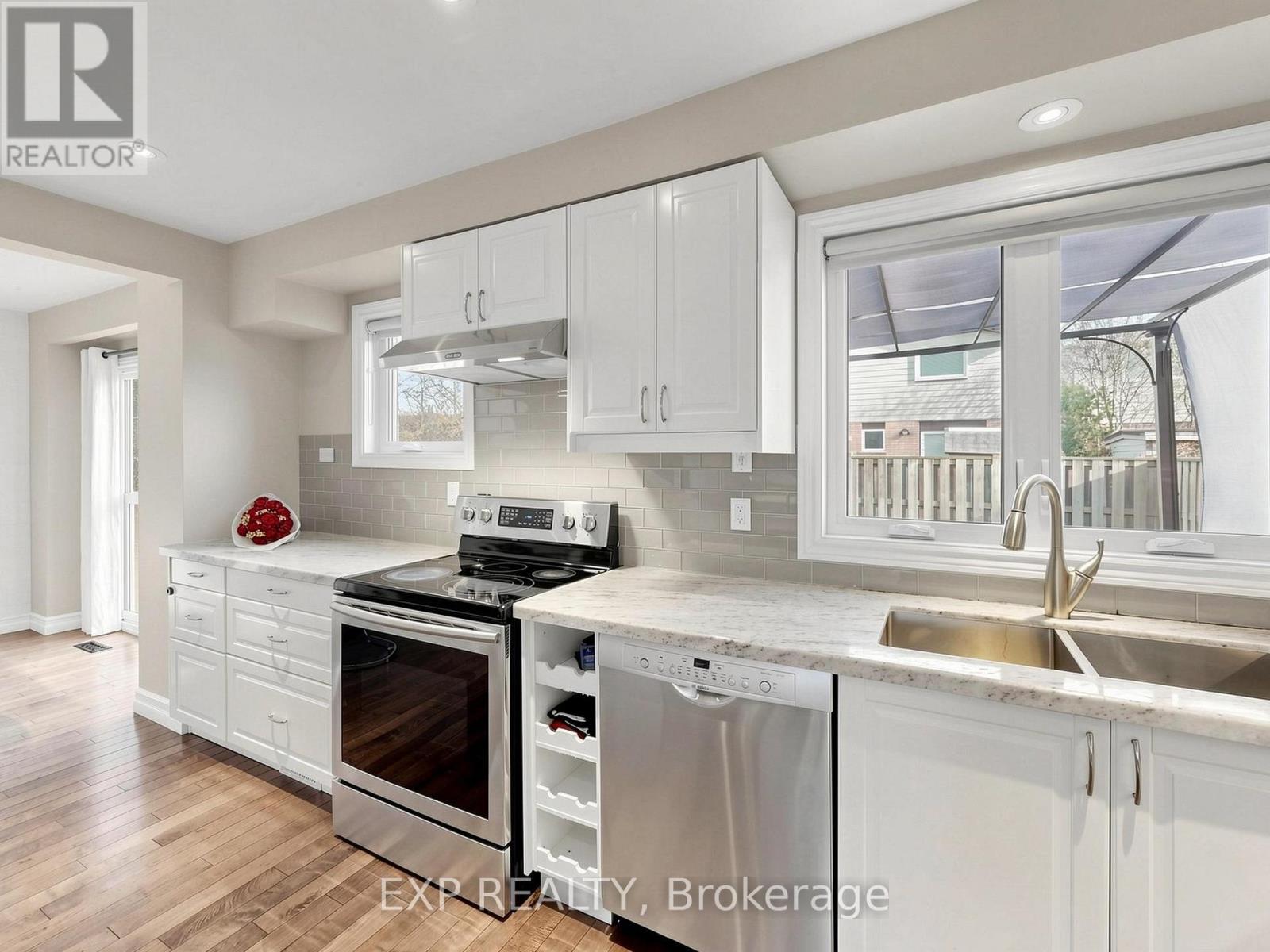 598 Stonebridge Lane, Pickering, Ontario  L1W 3B3 - Photo 13 - E13059950