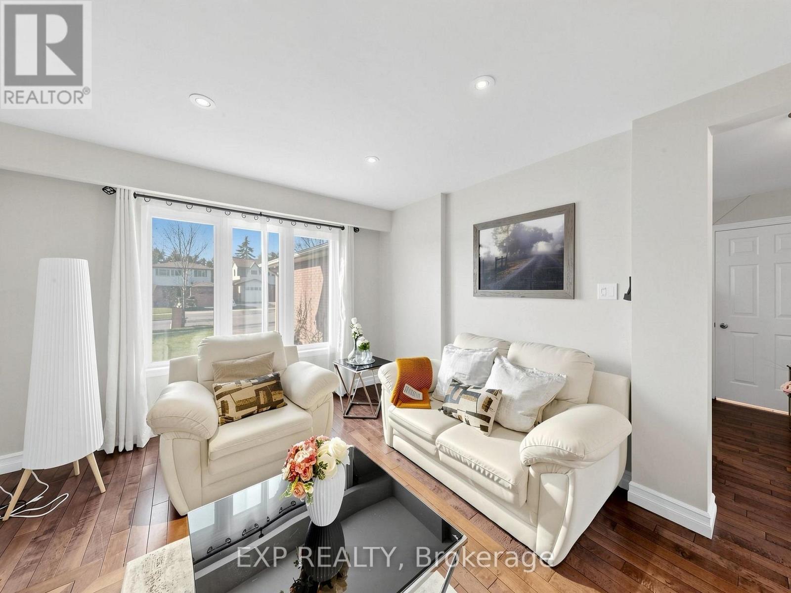 598 Stonebridge Lane, Pickering, Ontario  L1W 3B3 - Photo 5 - E13059950