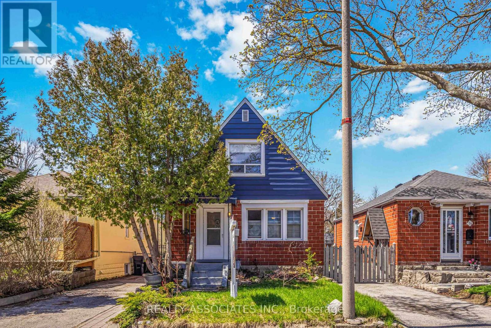 72 MANDERLEY DRIVE, Toronto, Ontario