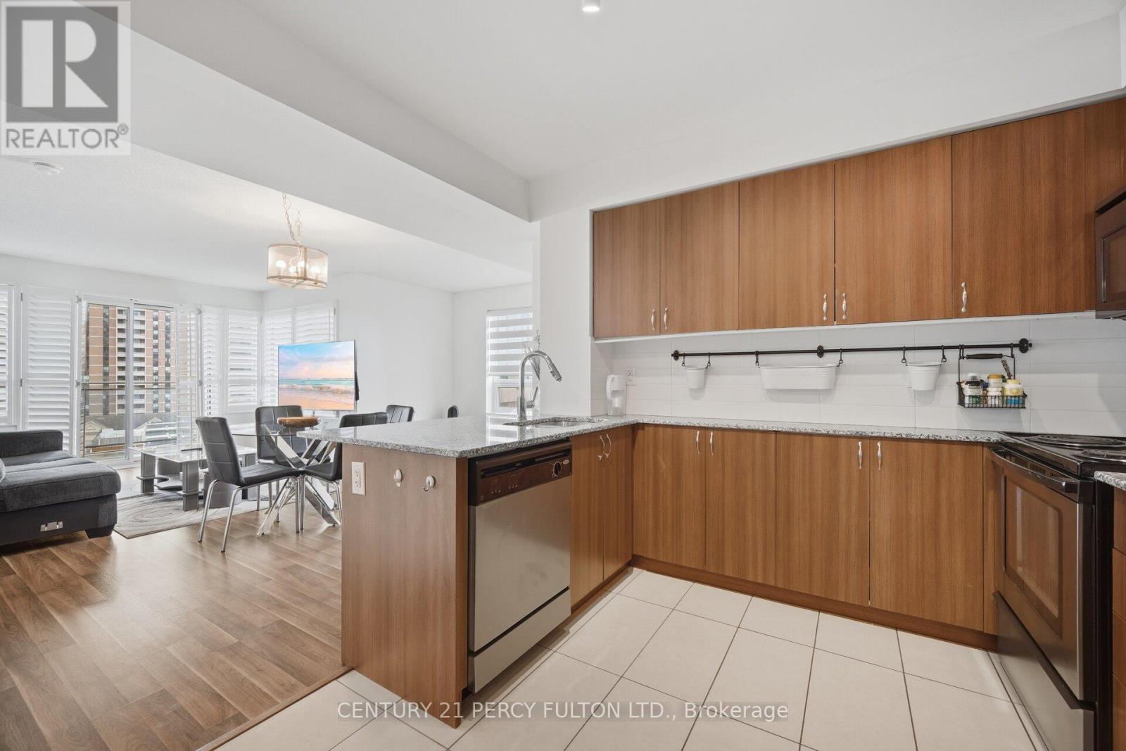 702 - 1235 Bayly Street, Pickering, Ontario  L1W 1L7 - Photo 10 - E13060096