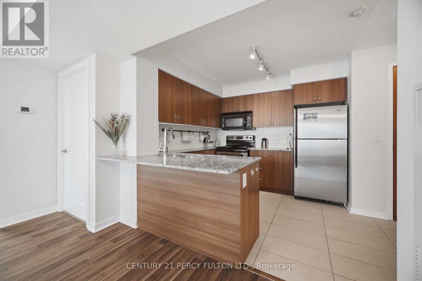 702 - 1235 Bayly Street, Pickering, Ontario  L1W 1L7 - Photo 6 - E13060096