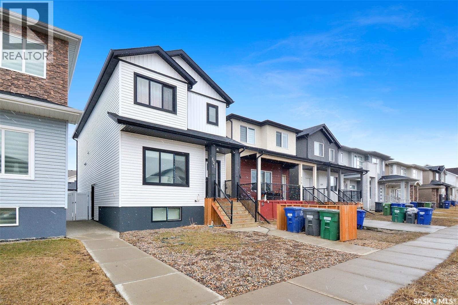 621 Feheregyhazi Boulevard, Saskatoon, Saskatchewan  S7W 0Z5 - Photo 2 - SK034272