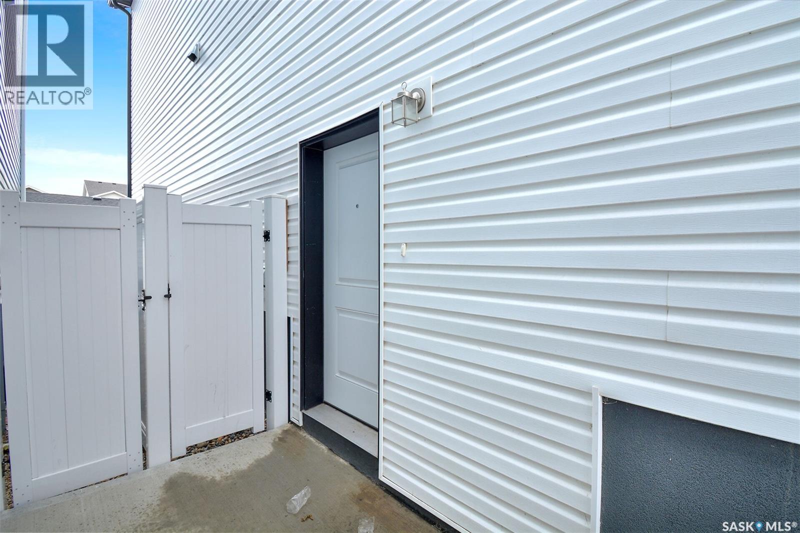 621 Feheregyhazi Boulevard, Saskatoon, Saskatchewan  S7W 0Z5 - Photo 3 - SK034272