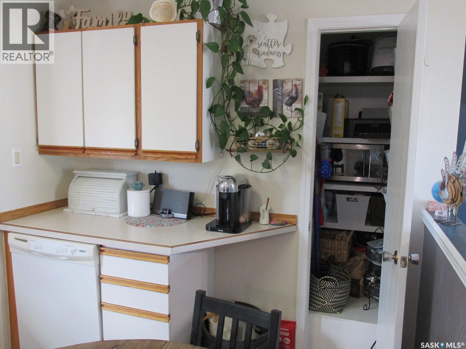 302 7th Avenue W, Nipawin, Saskatchewan  S0E 1E0 - Photo 10 - SK034271