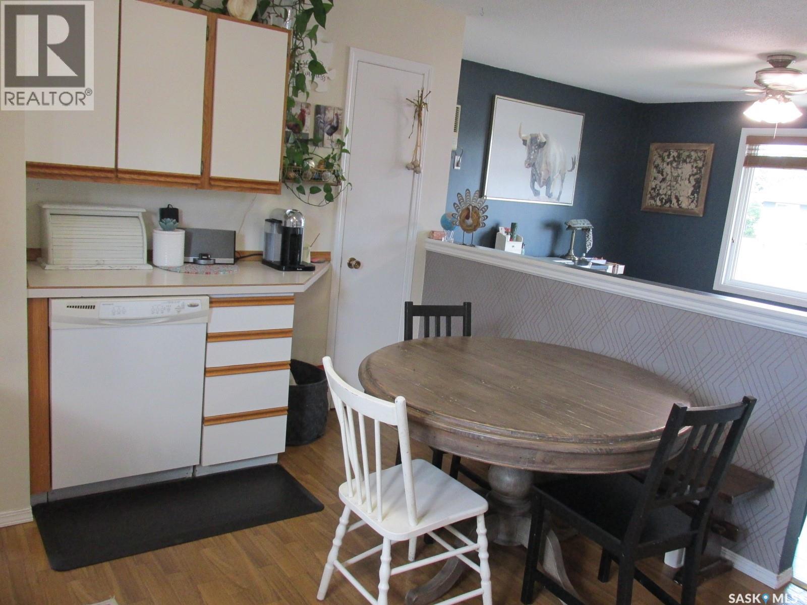 302 7th Avenue W, Nipawin, Saskatchewan  S0E 1E0 - Photo 11 - SK034271