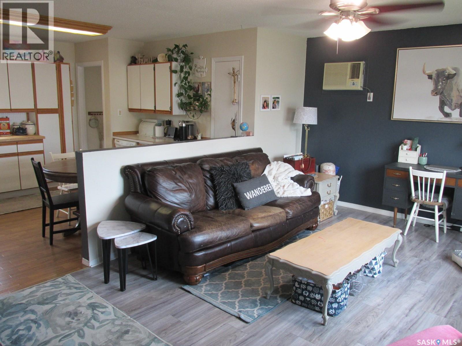 302 7th Avenue W, Nipawin, Saskatchewan  S0E 1E0 - Photo 12 - SK034271