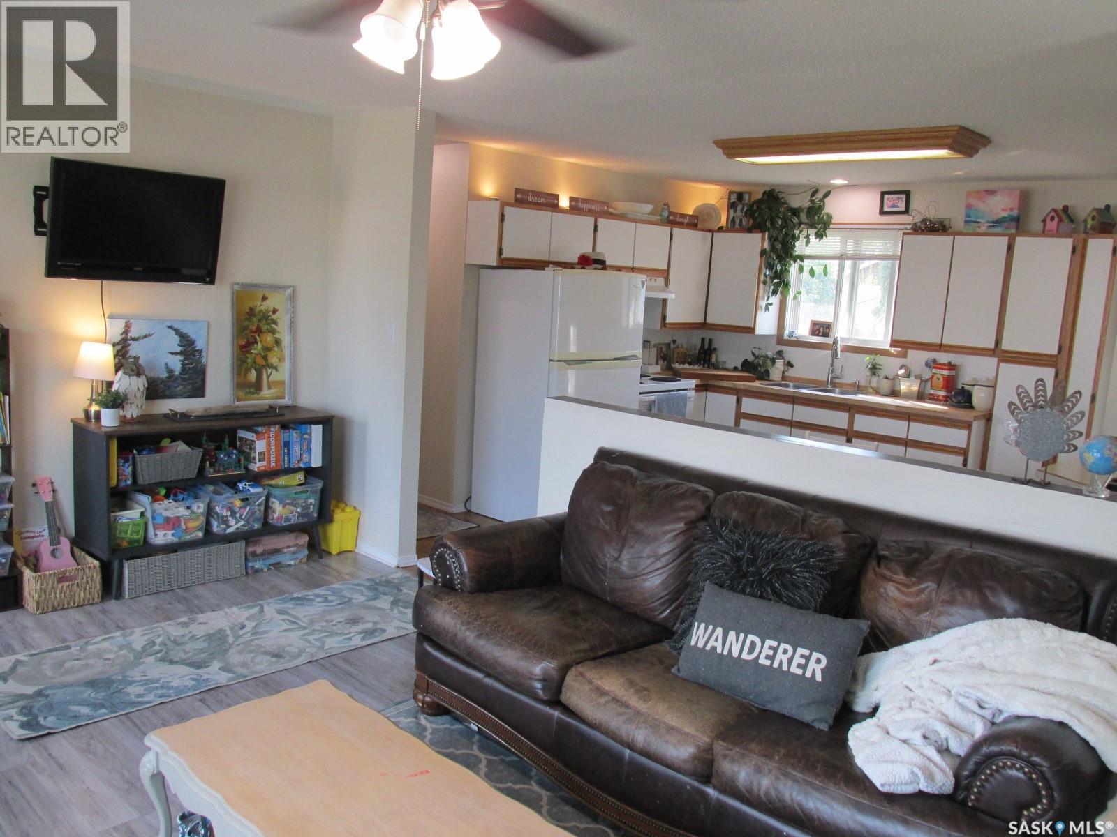 302 7th Avenue W, Nipawin, Saskatchewan  S0E 1E0 - Photo 16 - SK034271