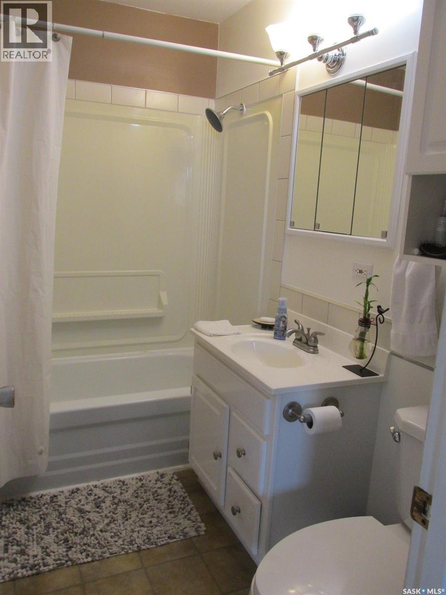 302 7th Avenue W, Nipawin, Saskatchewan  S0E 1E0 - Photo 22 - SK034271