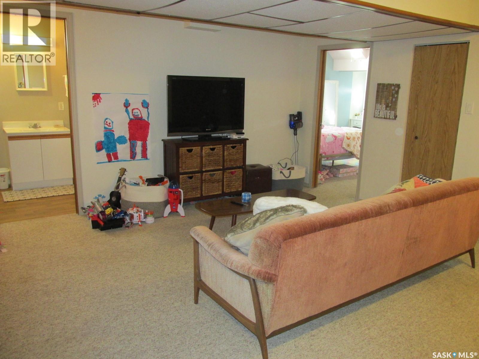 302 7th Avenue W, Nipawin, Saskatchewan  S0E 1E0 - Photo 25 - SK034271