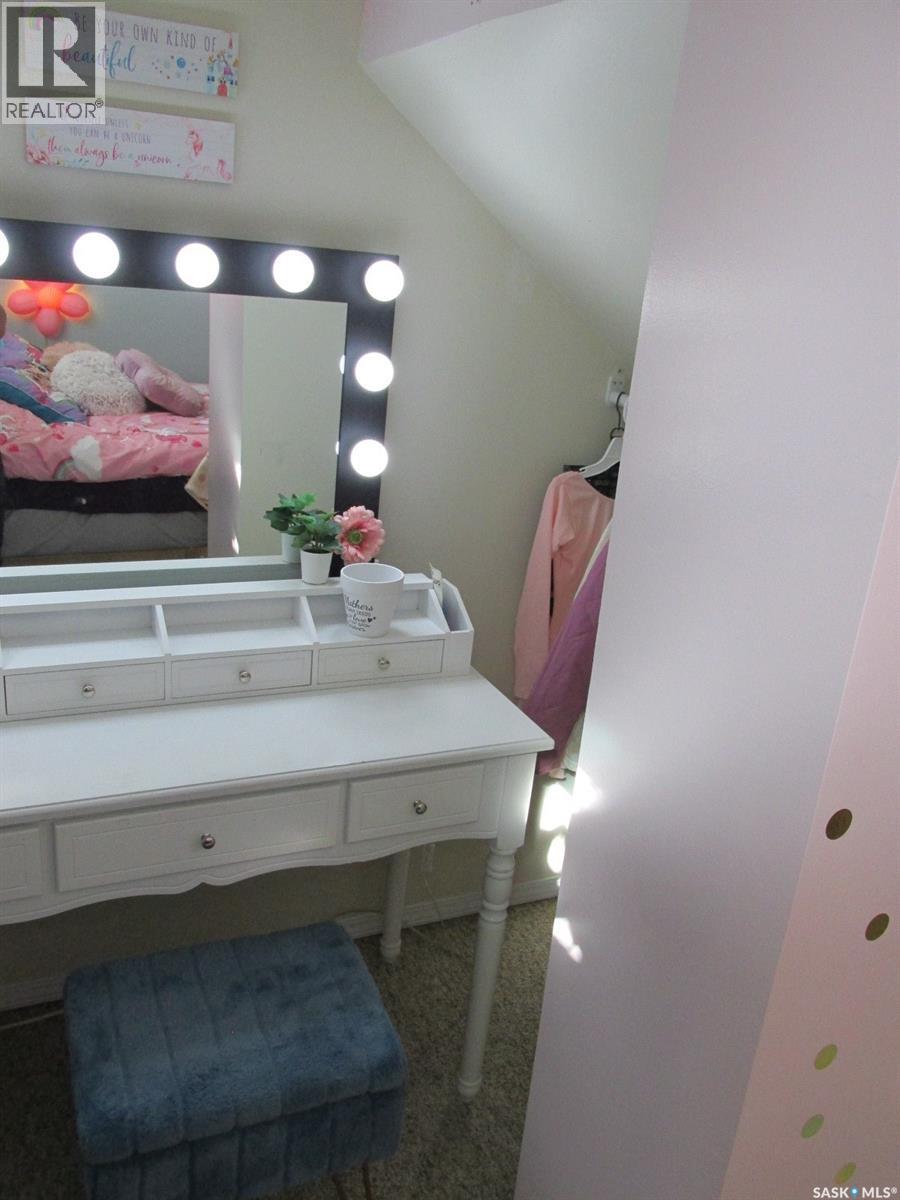 302 7th Avenue W, Nipawin, Saskatchewan  S0E 1E0 - Photo 27 - SK034271