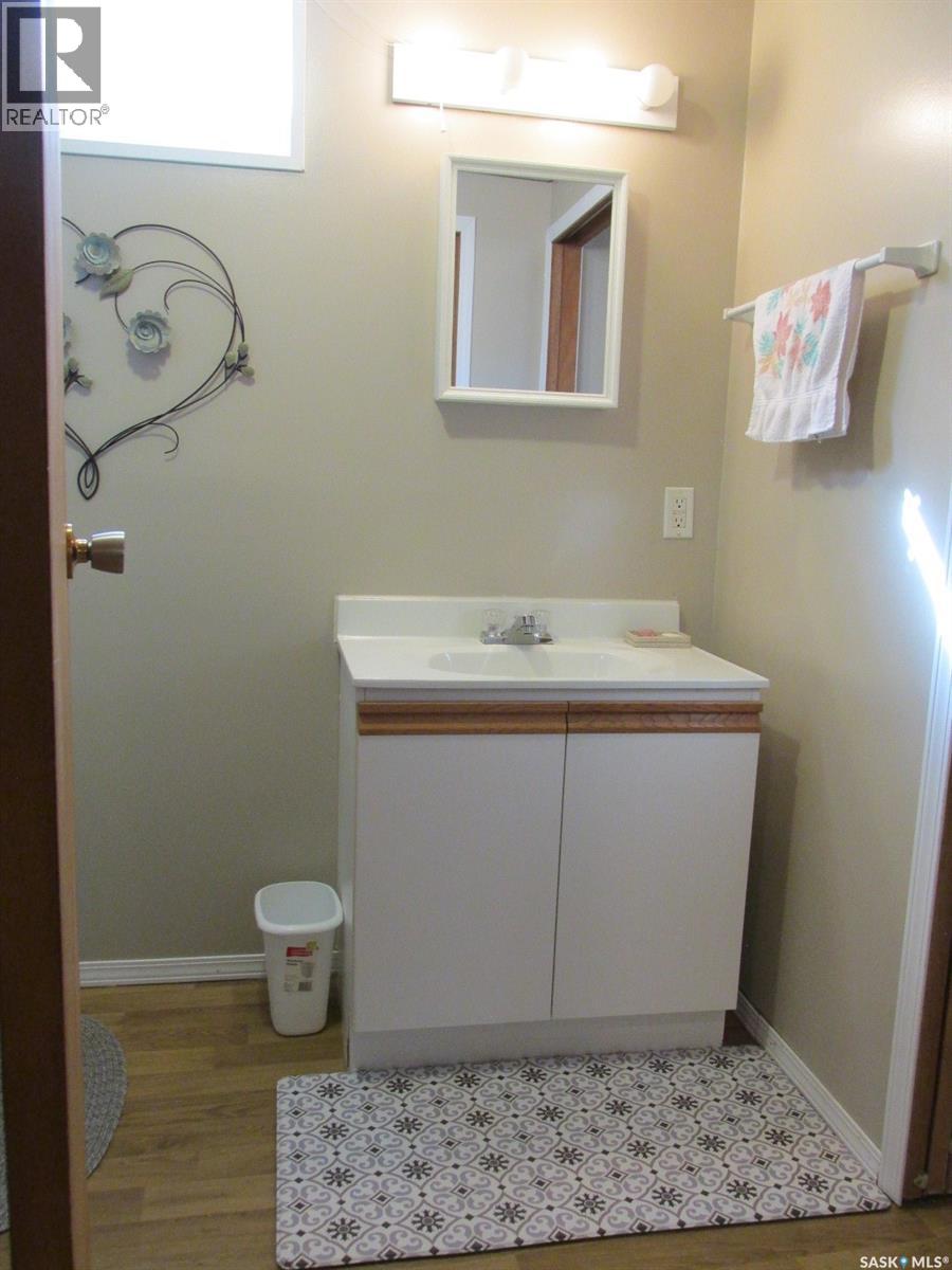 302 7th Avenue W, Nipawin, Saskatchewan  S0E 1E0 - Photo 29 - SK034271