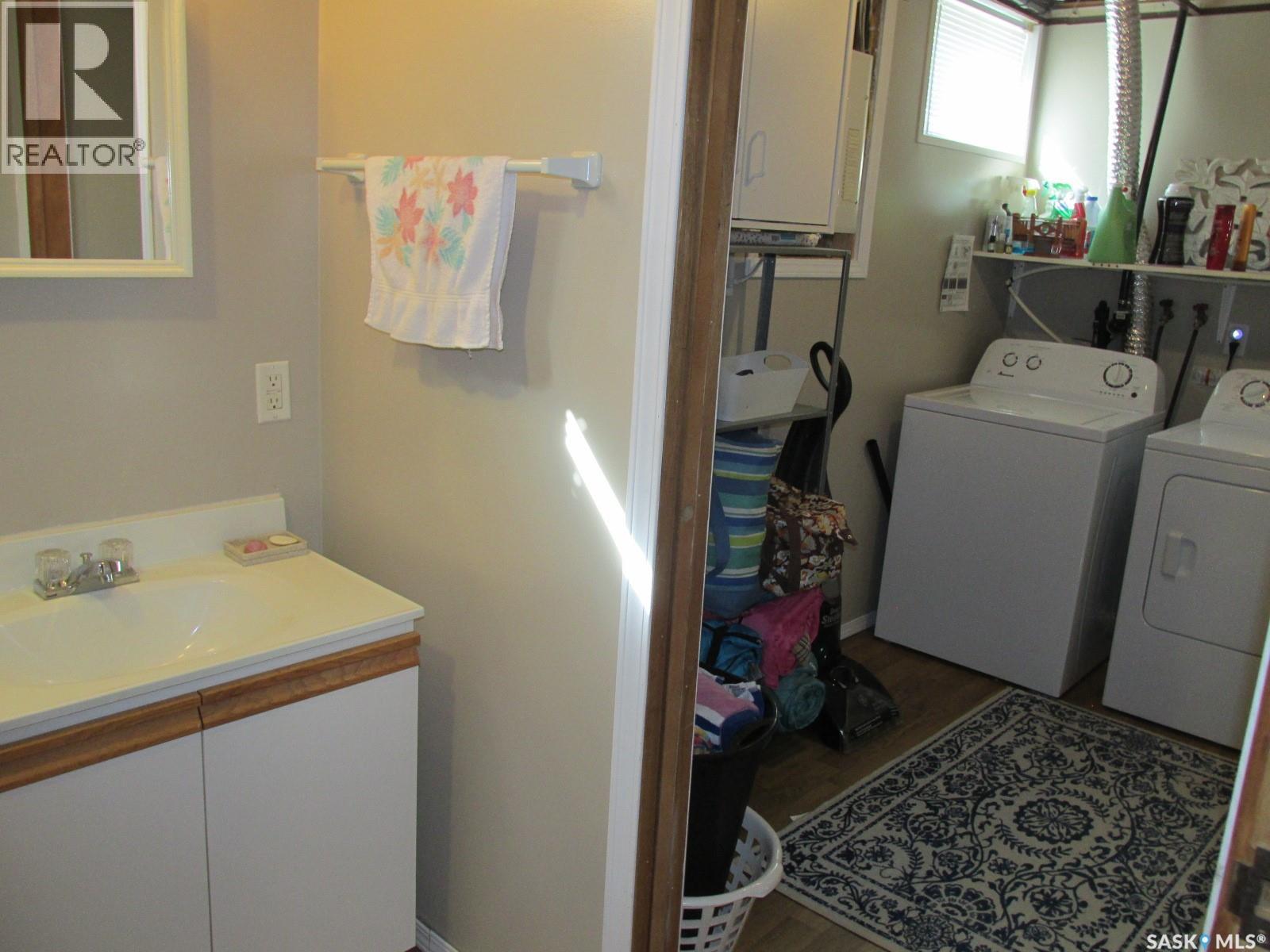 302 7th Avenue W, Nipawin, Saskatchewan  S0E 1E0 - Photo 31 - SK034271