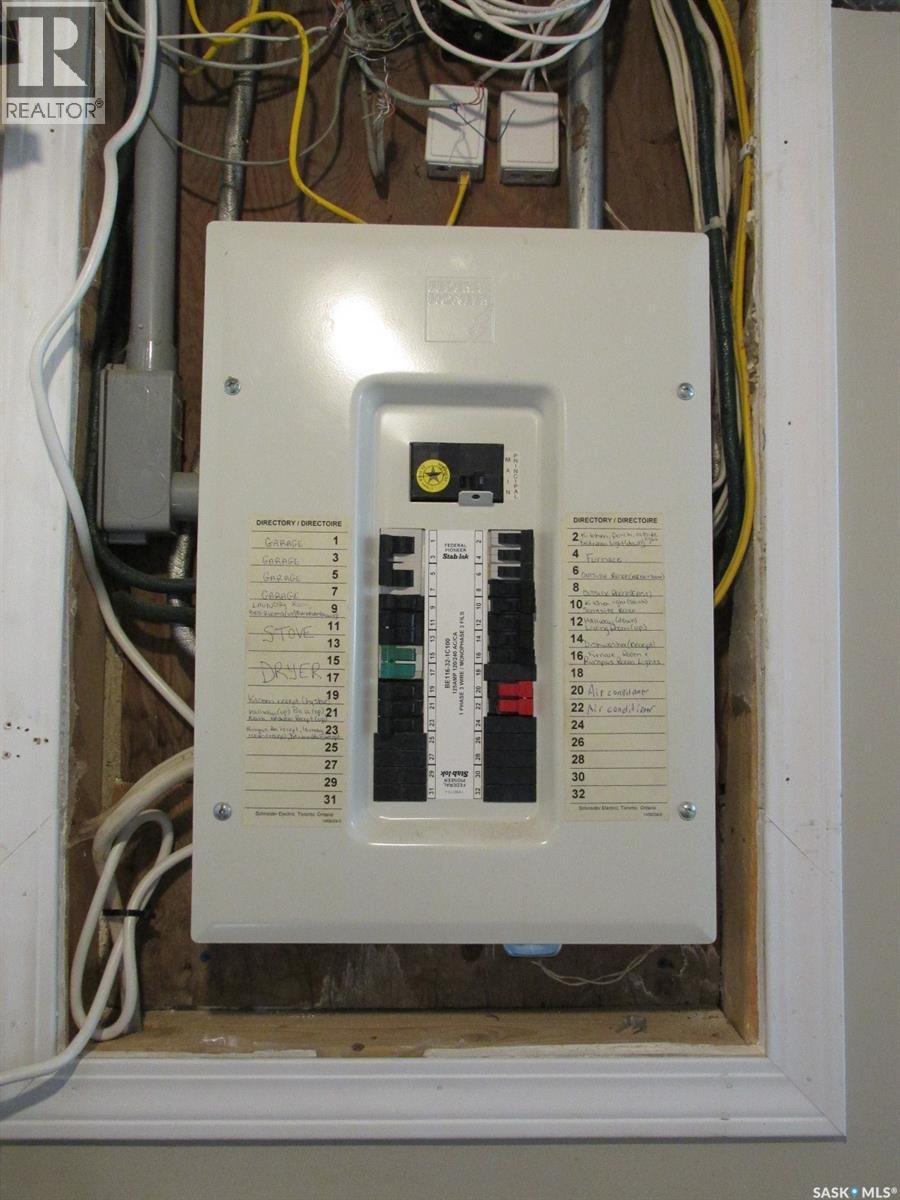 302 7th Avenue W, Nipawin, Saskatchewan  S0E 1E0 - Photo 33 - SK034271