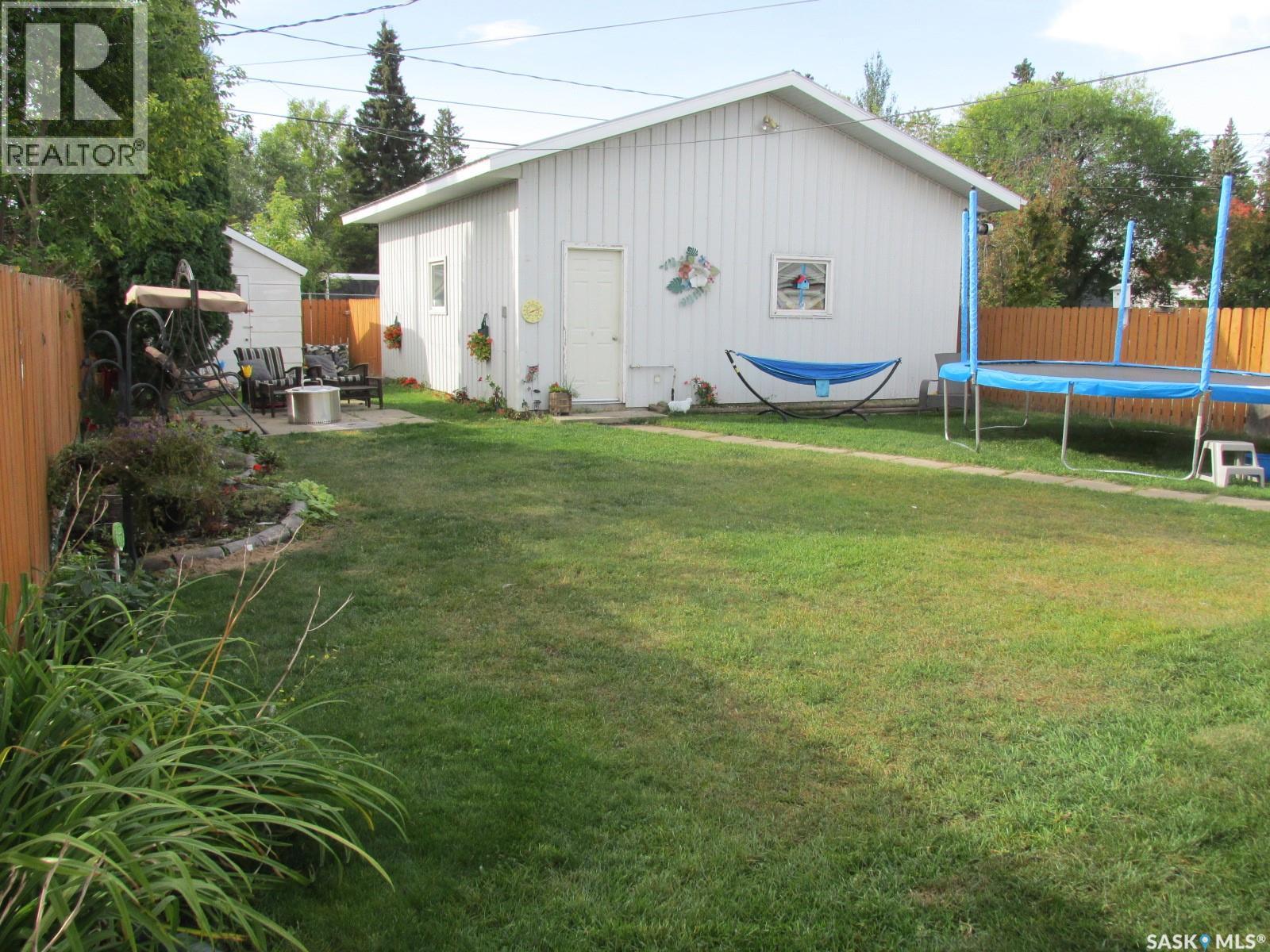 302 7th Avenue W, Nipawin, Saskatchewan  S0E 1E0 - Photo 35 - SK034271