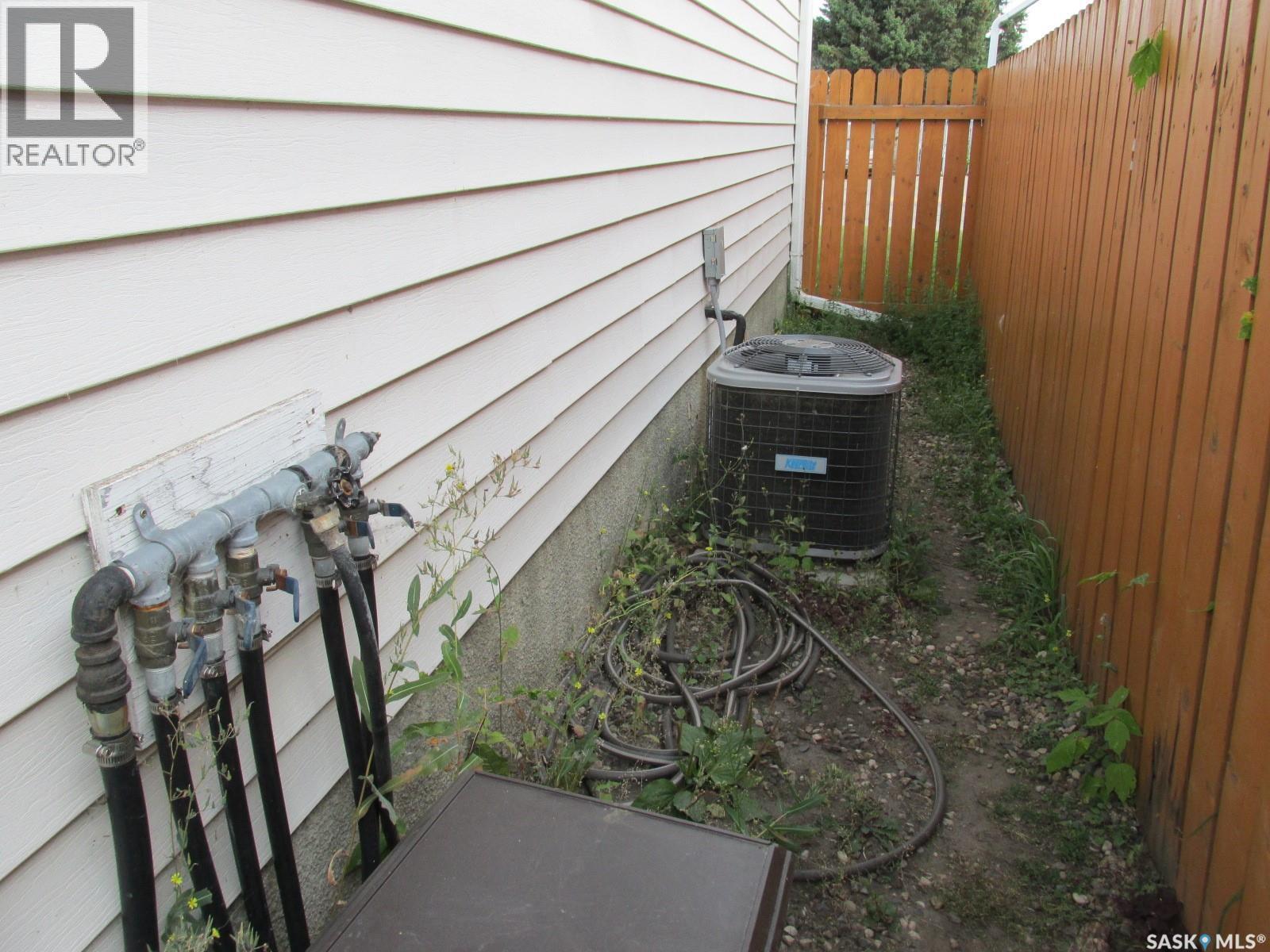 302 7th Avenue W, Nipawin, Saskatchewan  S0E 1E0 - Photo 36 - SK034271