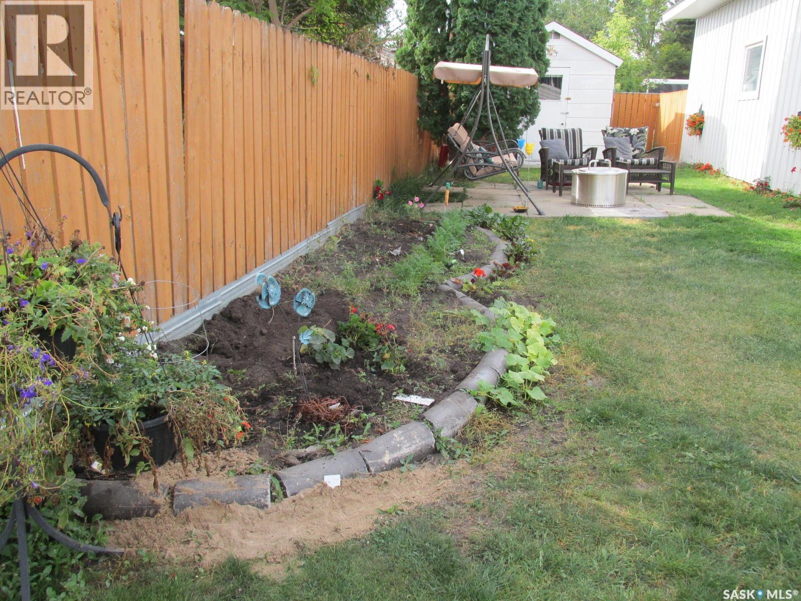 302 7th Avenue W, Nipawin, Saskatchewan  S0E 1E0 - Photo 37 - SK034271