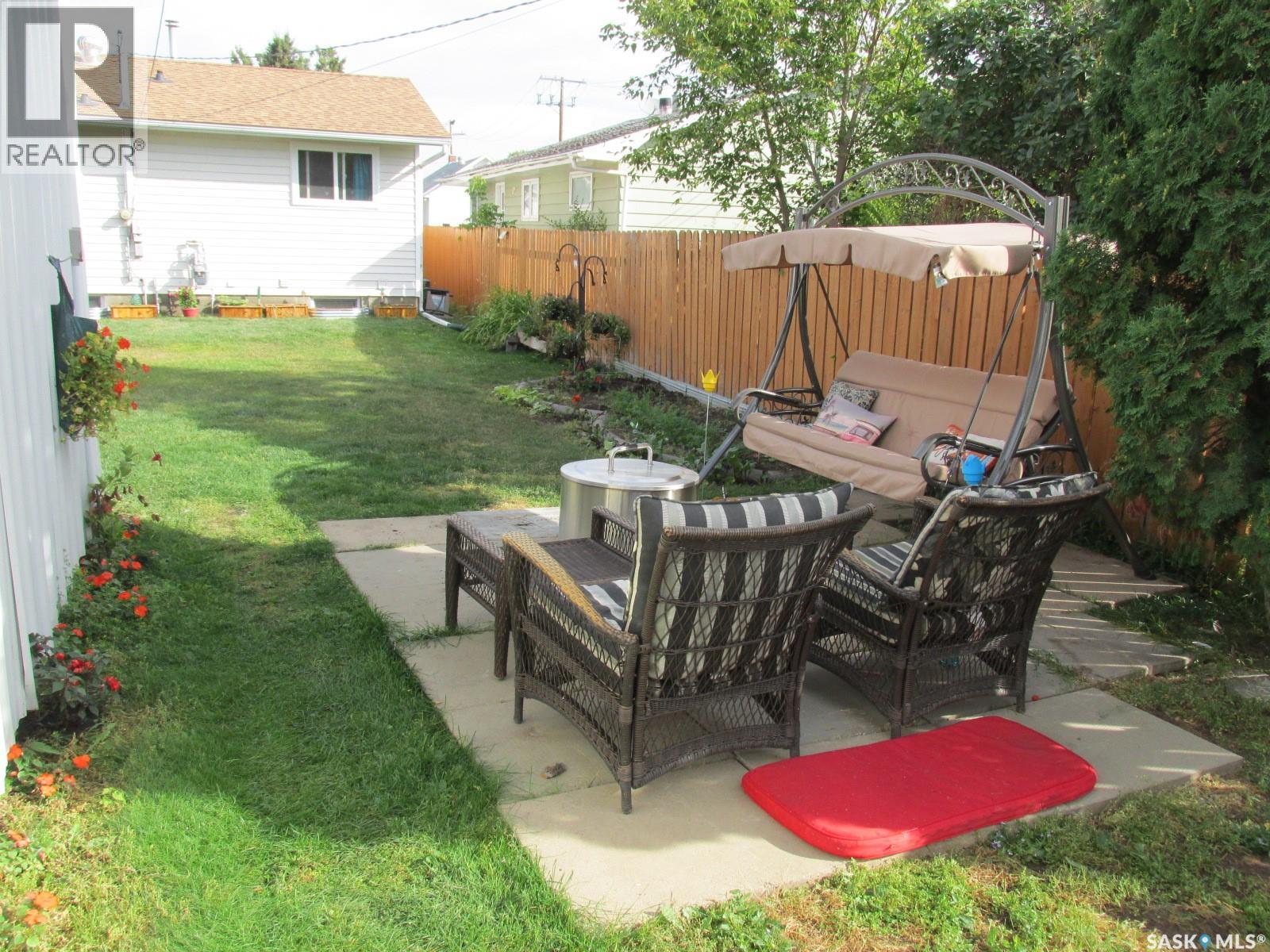 302 7th Avenue W, Nipawin, Saskatchewan  S0E 1E0 - Photo 46 - SK034271