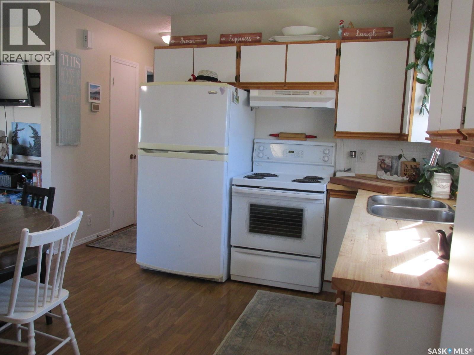 302 7th Avenue W, Nipawin, Saskatchewan  S0E 1E0 - Photo 6 - SK034271