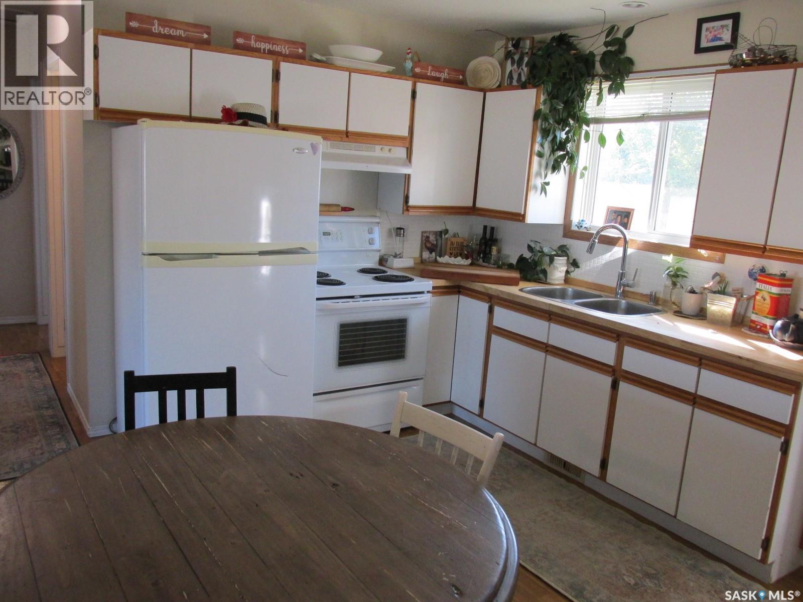 302 7th Avenue W, Nipawin, Saskatchewan  S0E 1E0 - Photo 7 - SK034271