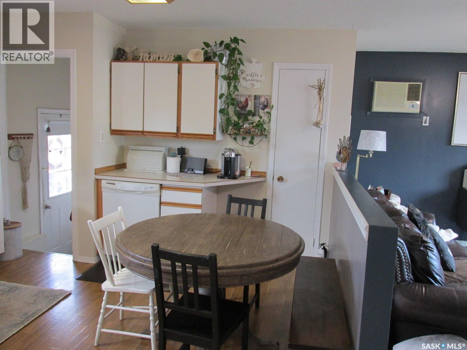 302 7th Avenue W, Nipawin, Saskatchewan  S0E 1E0 - Photo 9 - SK034271