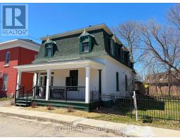 128 RENFREW AVENUE E, Renfrew, Ontario